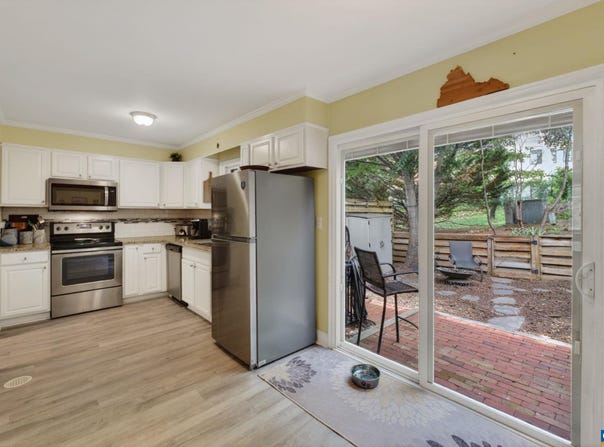 15 GEORGETOWN GREEN, CHARLOTTESVILLE, VA 22901