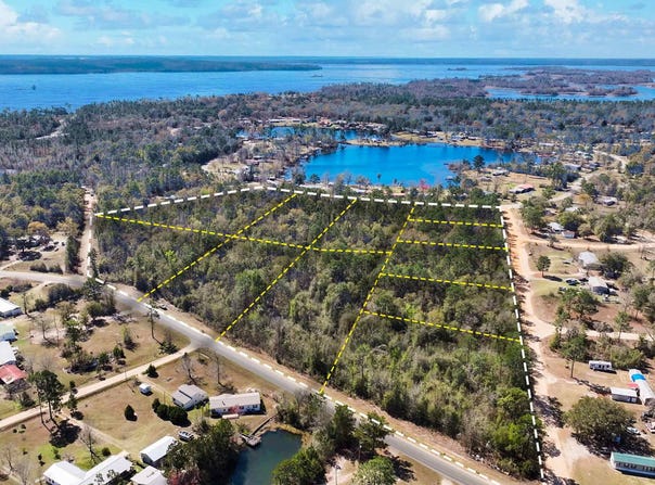 8249 Lake Carroll Drive, Donalsonville, GA 39845
