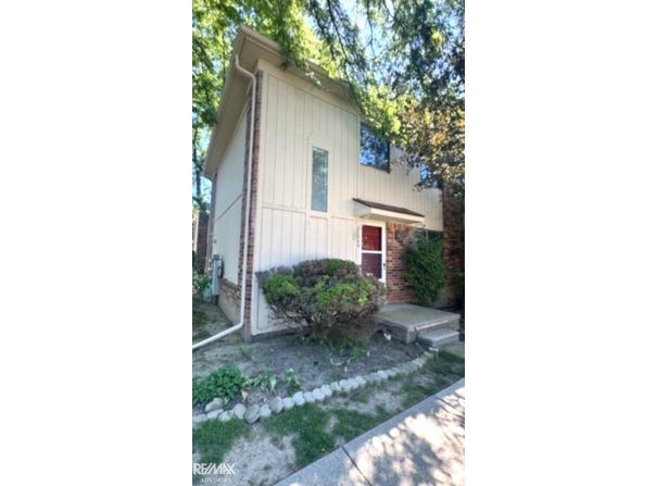 40869 Highpointe Drive, Clinton, MI 48038