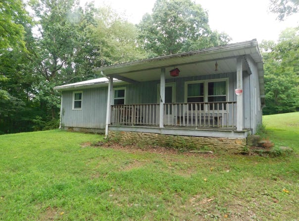 6872 E Hurst Road, Pekin, IN 47165-7117