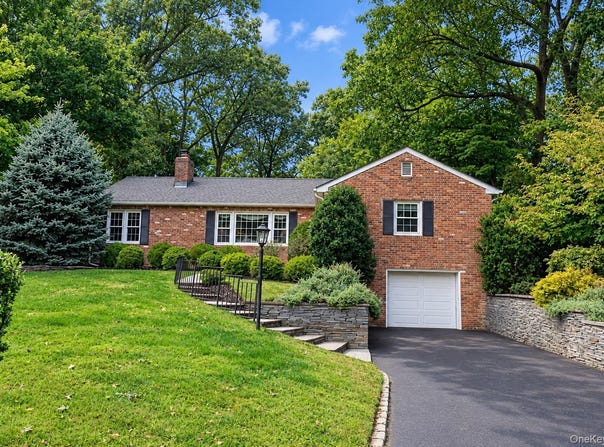 83 Christian Avenue, Stony Brook, NY 11790