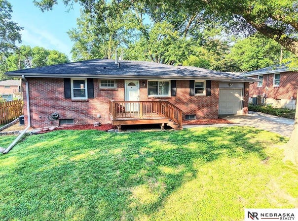 8013 Broadview Drive, Lincoln, NE 68505