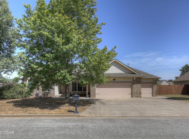 123 Jared Boulevard, Webb City, MO 64870