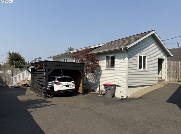 136 3RD Ave, Seaside, OR 97138