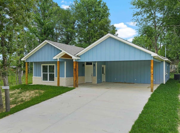 822 Marshall St, Carthage, TX 75633