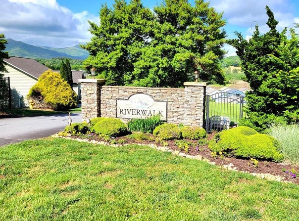 170 Riverwalk Circle, Hayesville, NC 28904