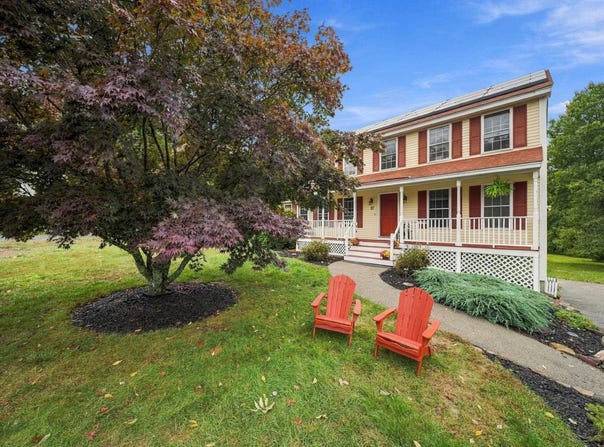 17 Willow Street, Derry, NH 03038