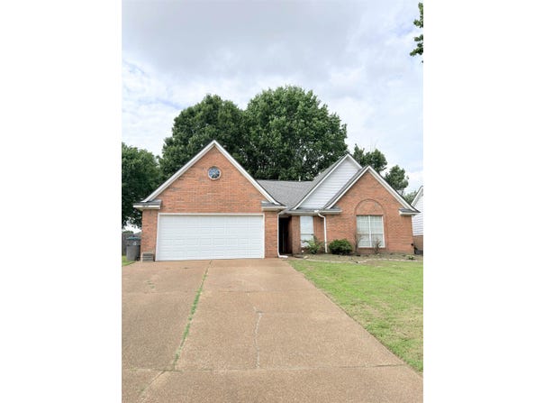 8612 OVERCUP OAKS Dr, Memphis, TN 38018