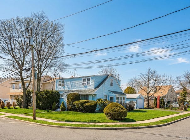 282 Caryl Drive, Lawrence, NY 11559