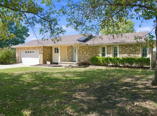 2 E Frontier Ln, Rose Hill, KS 67133-9445