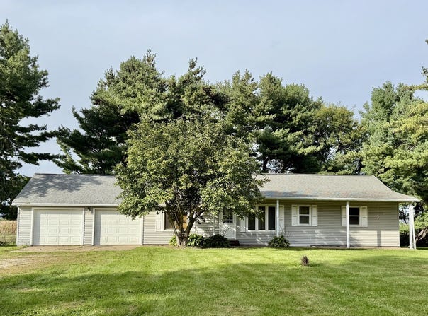 21408 Lincoln Road, Sterling, IL 61081
