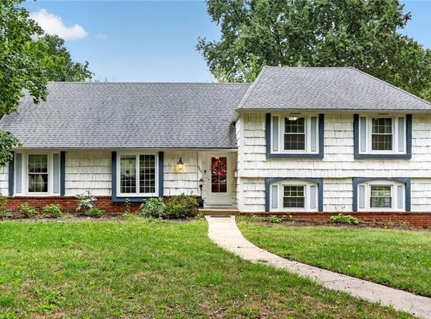 9601 W 97th Street, Overland Park, KS 66212