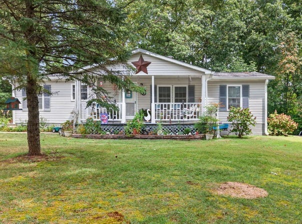 1100 Reeder St, Byrdstown, TN 38549