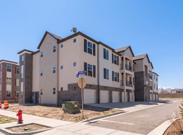 4715 W DEARING Ln, Riverton, UT 84096