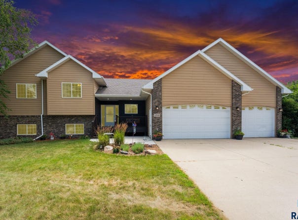 1516 N Maynard Ln, Sioux Falls, SD 57110