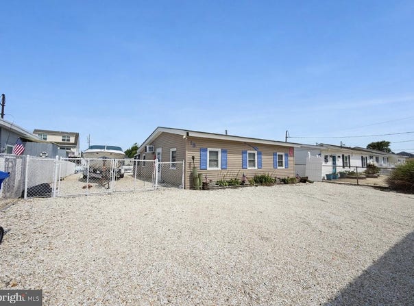 15 BEVERLY Lane, MANAHAWKIN, NJ 08050