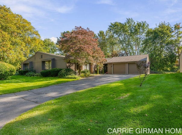 838 Brook Village Court, Holland, MI 49423