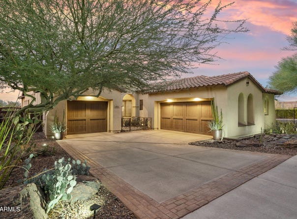 2334 E Samantha Way, Phoenix, AZ 85042