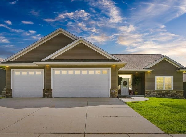 358 Eastview Ave, Marion, IA 52302