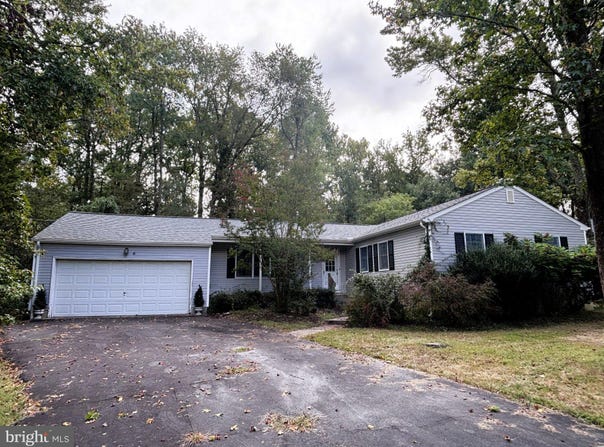 6 E DELAWARE Trail, MEDFORD, NJ 08055