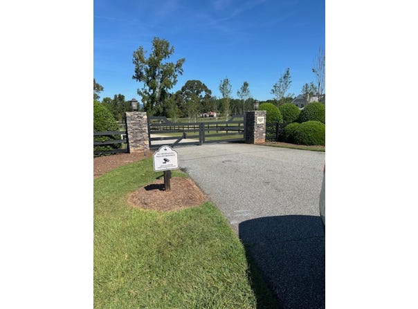298 Stable Gate Drive, Campobello, SC 29322