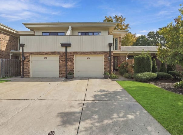 37 Sorrento Drive, Palos Heights, IL 60463