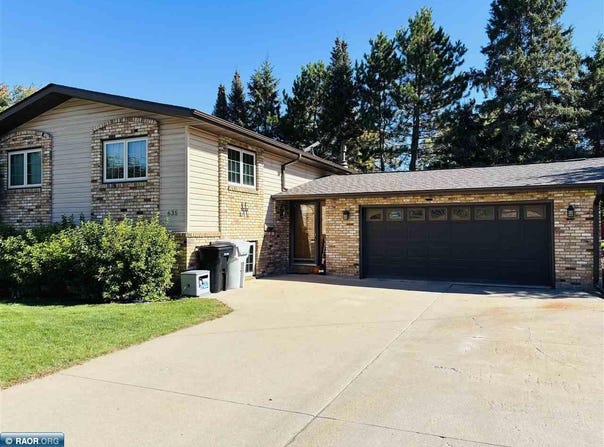 635 8th St NW, Chisholm, MN 55719