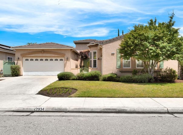 2934 E Salem Avenue, Fresno, CA 93720