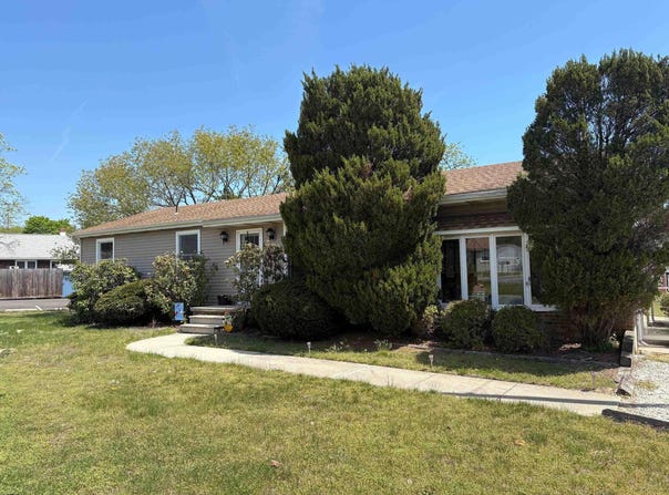 3 Ocean View Dr, Ocean View, NJ 08230