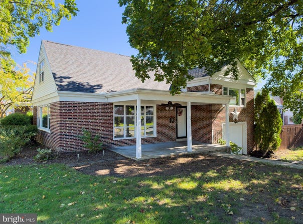 11 HARVEY Avenue, READING, PA 19606