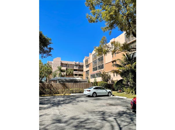6800 Cypress Rd, Plantation, FL 33317