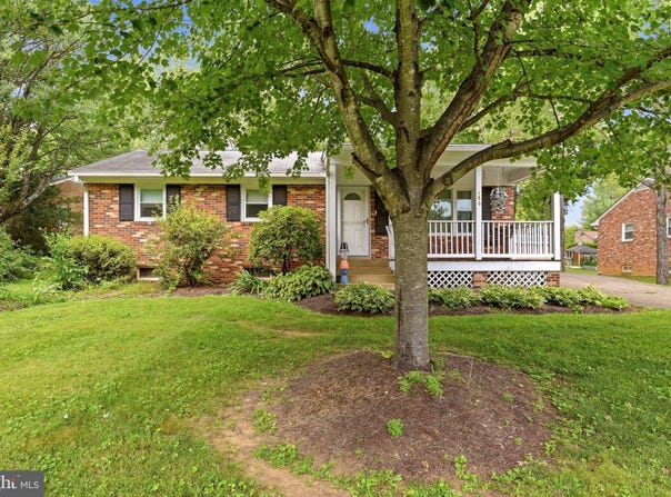 130 S ST PAUL, HAMILTON, VA 20158