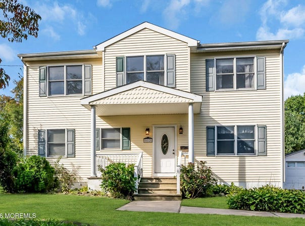 652 Brookside Drive, Belford, NJ 07718