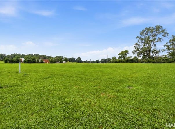 2813 Scenic Lake Drive, New Athens, IL 62264