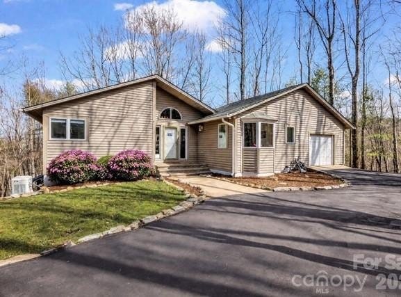 209 Walnut Ridge Road, Brevard, NC 28712