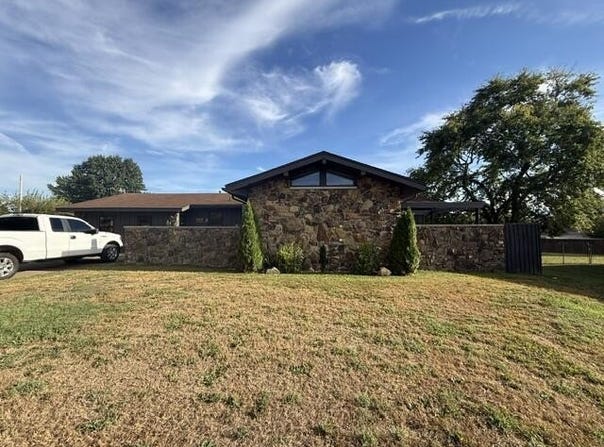 3336 E Alpine Drive, Springfield, MO 65804