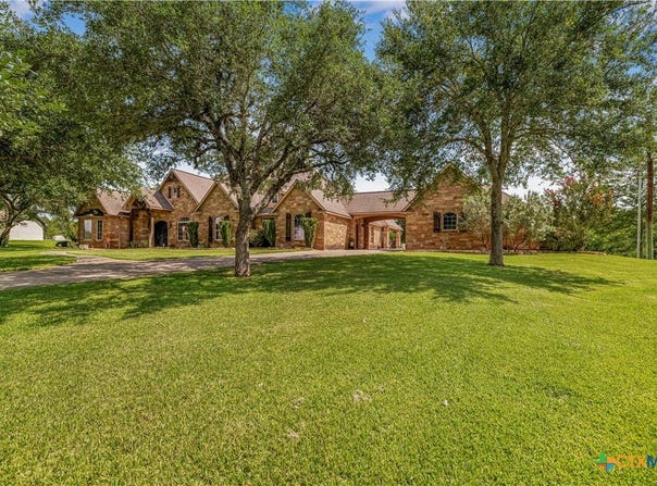 178 Juniper Trail, Yoakum, TX 77995