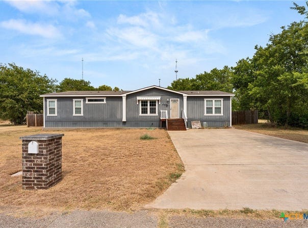 204 Rogers Street, McGregor, TX 76657