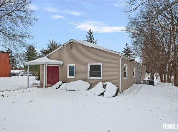 110 W MAIN Street, Pleasant Plains, IL 62677