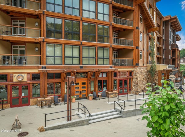 124 Village Ln, Sandpoint, ID 83864