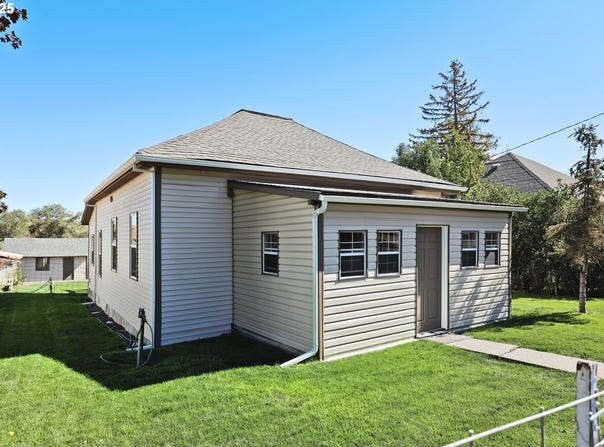 407 SW FOURTH St, GrassValley, OR 97029