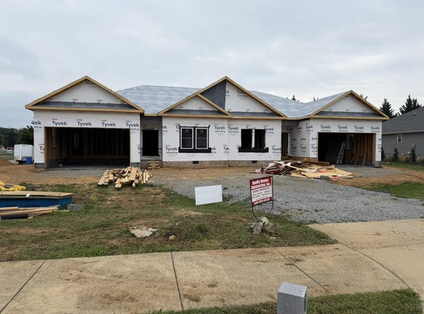 8 MERIWETHER CIR, STUARTS DRAFT, VA 24401