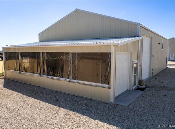 202 Hemi Lane, Laurie, MO 65038