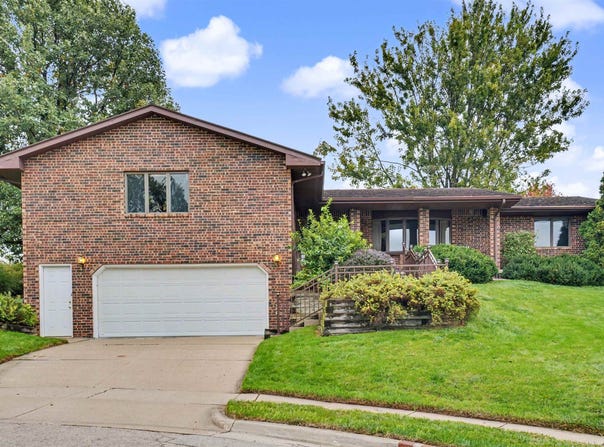 2305 Buckskin Circle, Dubuque, IA 52001