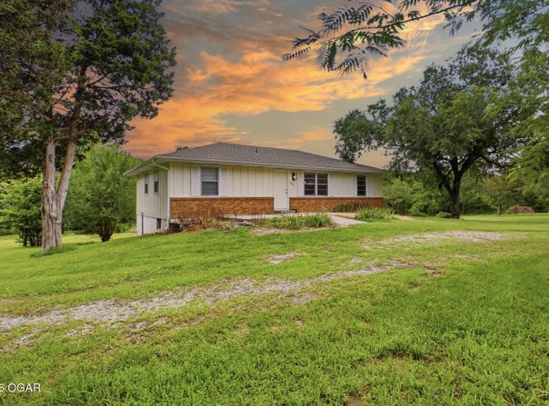 6815 SE U.S. 54, Collins, MO 64738
