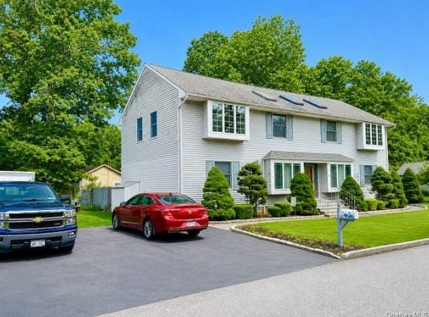 5 Forest Lane, Coram, NY 11727