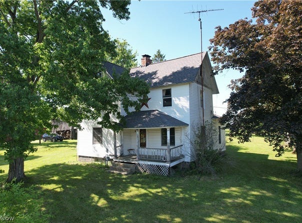 15760 N Palmyra Road, Diamond, OH 44412