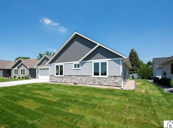 216 Dancing Waters Circle, Mankato, MN 56001