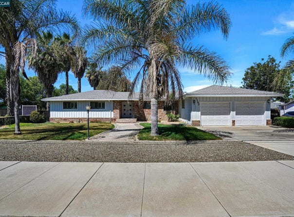 2585 S Macarthur Dr, Tracy, CA 95376
