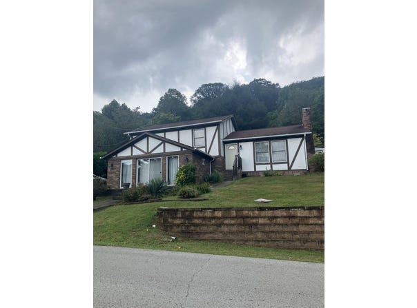 189 Park Drive, Loyall, KY 40854